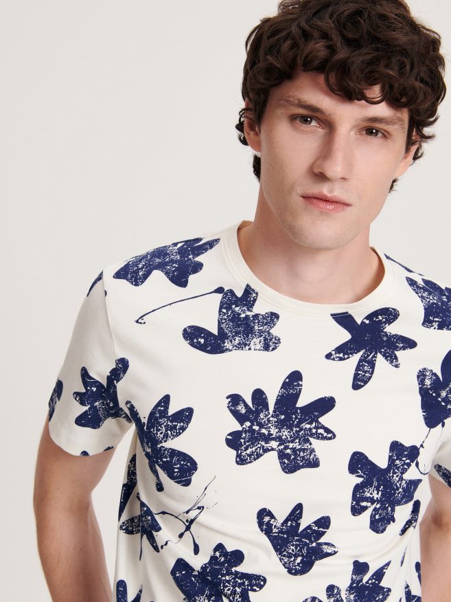 Reserved Men Regular Fit T-Shirt With Print P6H08T1322 Apparel Cream