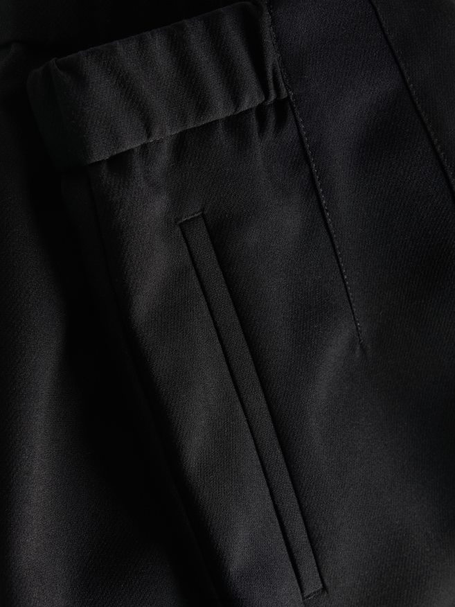 Reserved Women Plain Shorts P6H08T585 Apparel Black