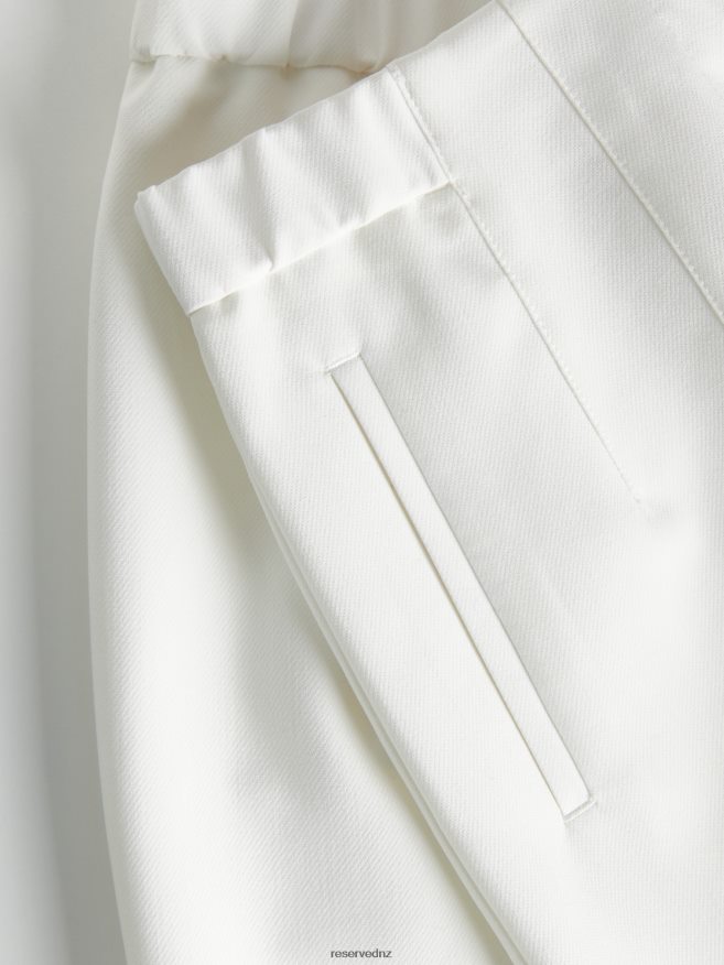 Reserved Women Plain Shorts P6H08T591 Apparel Cream