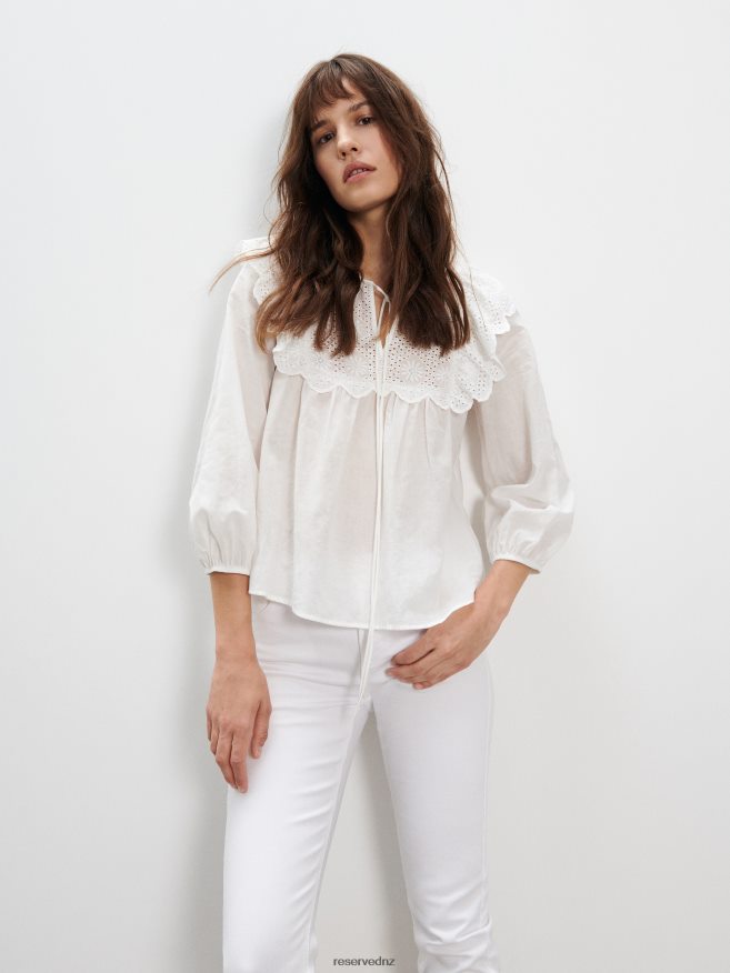 Reserved Women Blouse With Decorative Neckline P6H08T74 Apparel Cream