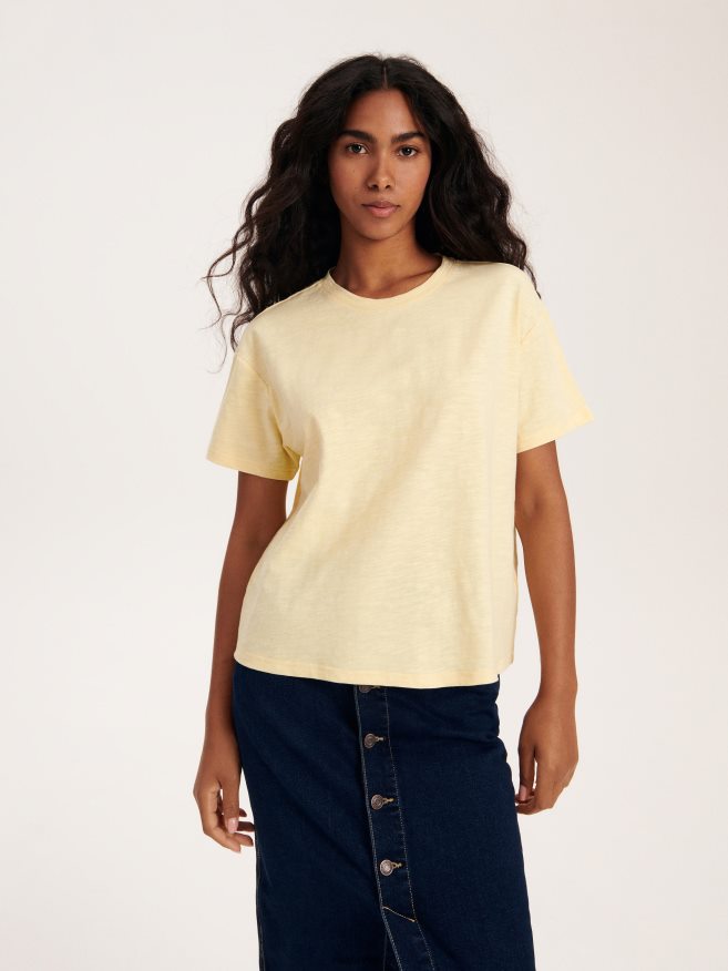 Reserved Women Boxy T-Shirt P6H08T390 Apparel Light Yellow